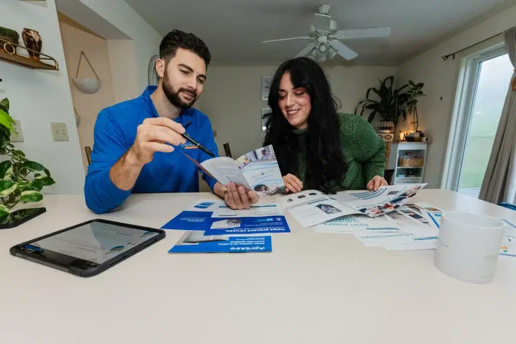 Comfort Club advisor helping customer in home.